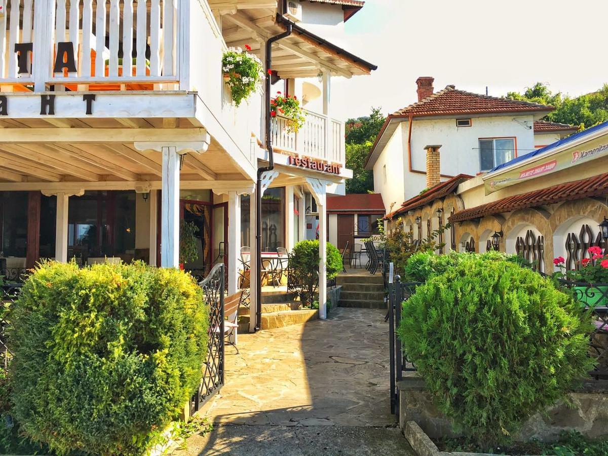 Хотел "Лодката" Tutrakan Exterior foto