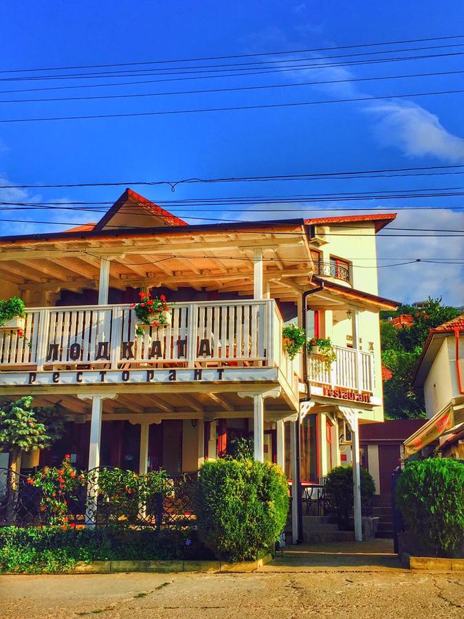Хотел "Лодката" Tutrakan Exterior foto
