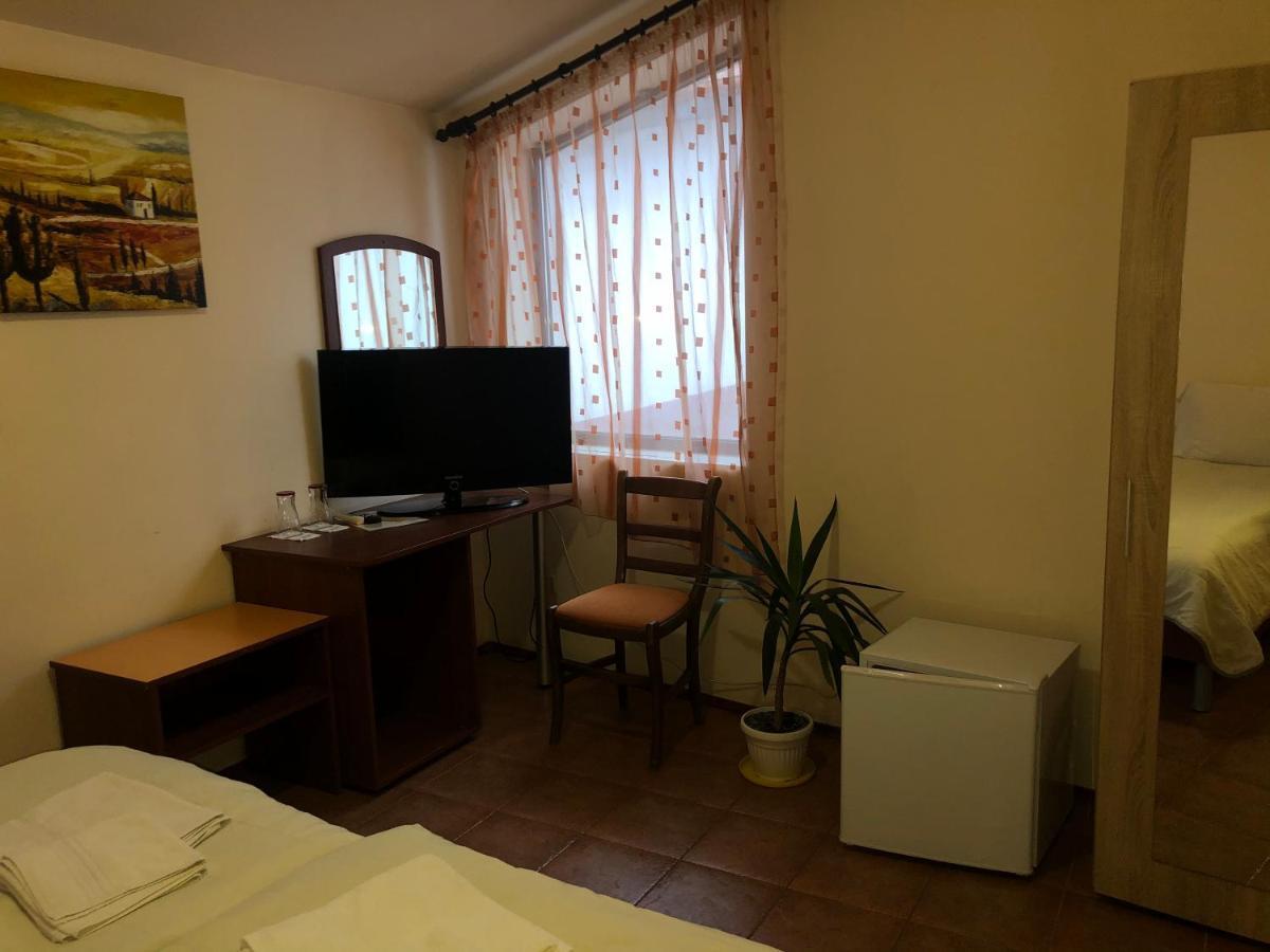 Хотел "Лодката" Tutrakan Exterior foto